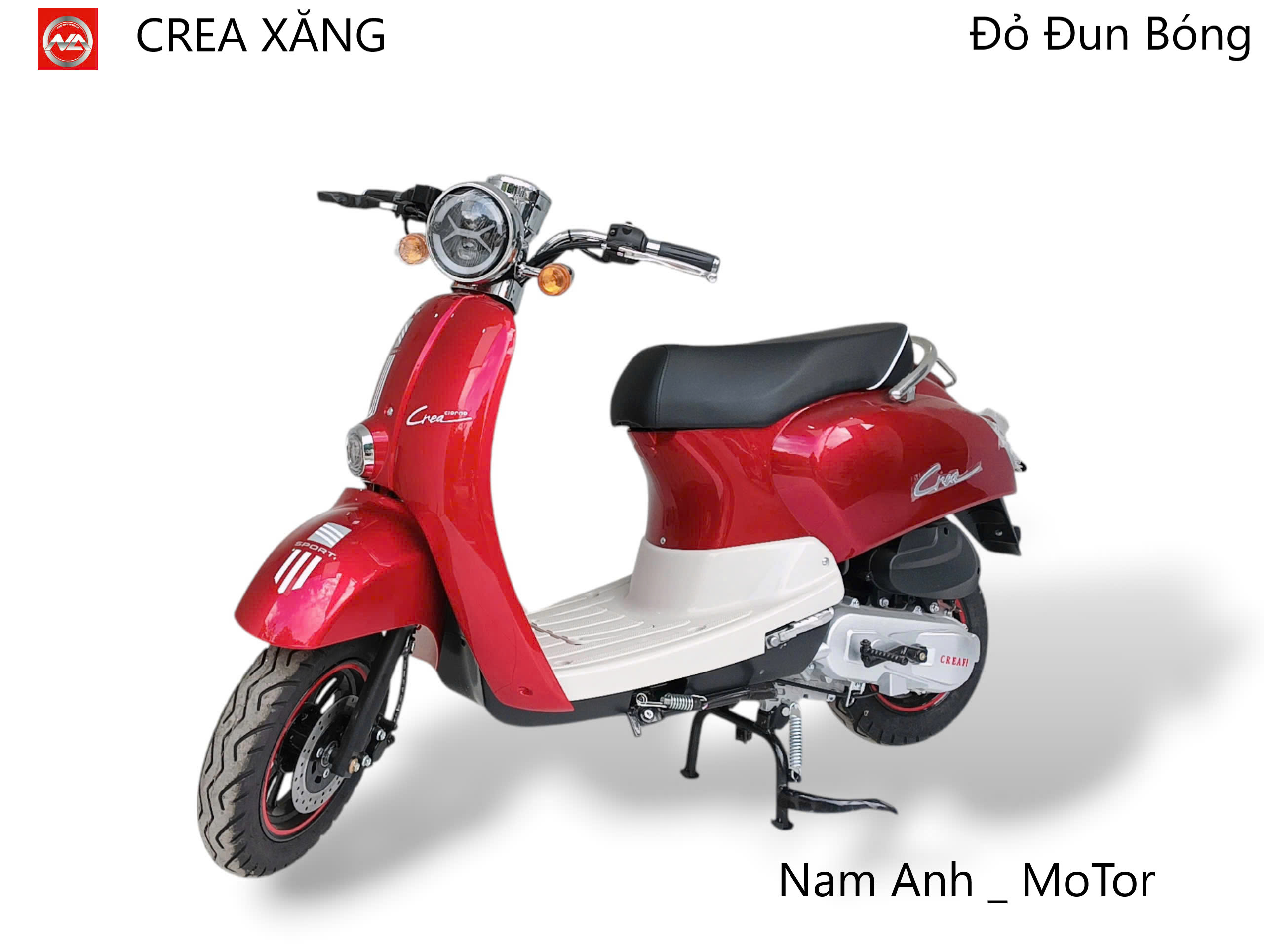 Nếu bạn đang tìm kiếm một mẫu xe tay ga nhỏ gọn, tiết kiệm và có thiết kế cổ điển pha lẫn nét hiện đại, thì Crea F1 50cc 2025 chắc chắn sẽ khiến bạn hài lòng. Với kiểu dáng thanh lịch, dễ điều khiển và không cần bằng lái, mẫu xe này đang trở thành lựa chọn lý tưởng cho học sinh, sinh viên và người mới đi xe. Trong bài viết dưới đây, Xe50 sẽ cùng bạn khám phá chi tiết về thiết kế, hiệu suất vận hành cũng như những tiện ích nổi bật của Crea F1 50cc 2025. Tổng quan về xe ga Crea F1 50cc 2025 Crea F1 50cc 2025 là mẫu xe tay ga 50 phân khối thế hệ mới, được thiết kế dành cho người dùng trẻ tuổi và người chưa có bằng lái. Với kiểu dáng lấy cảm hứng từ các mẫu scooter cổ điển nhưng được tinh chỉnh hiện đại hơn, Crea F1 mang đến cảm giác sang trọng và nhẹ nhàng trong từng chi tiết. Mẫu xe này không chỉ thu hút nhờ ngoại hình thanh lịch mà còn nhờ khả năng vận hành ổn định, tiết kiệm nhiên liệu và mức giá dễ tiếp cận. Là một trong những dòng xe được phân phối chính hãng tại hệ thống Xe50, xe Crea F1 50cchướng đến những người lần đầu sử dụng xe tay ga, học sinh, sinh viên hoặc người cần phương tiện nhỏ gọn di chuyển trong đô thị. Không cần bằng lái, dễ điều khiển và tiết kiệm chi phí vận hành, mẫu xe này đang trở thành lựa chọn đáng chú ý trên thị trường xe 50cc hiện nay. Thiết kế ngoại hình của xe ga Crea F1 50cc 2025 Xe Crea F1 50cc không chỉ gây ấn tượng bởi hiệu suất vận hành ổn định mà còn chinh phục người dùng nhờ thiết kế ngoại hình đậm chất cổ điển, tinh tế và thời trang. Kiểu dáng cổ điển mang đậm phong cách Ý Crea F1 50cc 2025 được thiết kế theo phong cách cổ điển, lấy cảm hứng từ dòng Vespa nổi tiếng của Ý. Ngoại hình xe ga 50cc mang đến cảm giác thanh lịch và mềm mại với những đường cong uyển chuyển, phù hợp với thị hiếu của người trẻ hiện đại. Đây không chỉ là một phương tiện di chuyển đơn thuần mà còn là món phụ kiện thời trang thể hiện cá tính riêng. Kích thước nhỏ, dễ điều khiển Với chiều dài 1.840mm, rộng 680mm và cao 1.350mm, xe Crea F1 50cc có thân hình nhỏ gọn, lý tưởng để di chuyển linh hoạt trong thành phố. Chiều cao yên chỉ 740mm giúp người dùng dễ dàng chống chân, đặc biệt phù hợp với học sinh, sinh viên hoặc người có vóc dáng nhỏ. Bánh xe kích thước 10 inch hỗ trợ vận hành ổn định trên nhiều dạng địa hình đô thị. Mặt nạ trước nổi bật và cá tính Một trong những chi tiết tạo nên nét đặc trưng cho Crea F1 50cc 2025 chính là phần mặt nạ trước. Thiết kế phối màu độc đáo kết hợp logo Crea nổi bật ở trung tâm, kèm theo miếng lọc gió bằng inox phía dưới, tạo điểm nhấn vừa thanh lịch vừa khỏe khoắn. Tổng thể phần đầu xe thu hút ánh nhìn và tạo ấn tượng ngay từ lần đầu tiên. Dàn áo chất lượng cao, bền đẹp theo thời gian Dàn áo của xe được làm từ nhựa ABS cao cấp, nhẹ, chắc chắn và có khả năng chống trầy xước tốt. Thiết kế liền mạch, bề mặt nhẵn mịn giúp chiếc xe luôn giữ được vẻ mới mẻ sau thời gian sử dụng. Với nhiều màu sắc thời trang và phong phú, Crea F1 50cc 2025 dễ dàng chiều lòng người dùng từ phong cách nhẹ nhàng đến cá tính. Đa dạng màu sắc Xe Crea F1 50cc được phân phối với đầy đủ các màu sắc phổ biến như đen, đỏ, xanh, kem, tím , vangf, cam… giúp người dùng thoải mái lựa chọn theo phong cách riêng. Đây là một ưu điểm lớn khi bạn muốn sở hữu một chiếc xe 50cc vừa tiện lợi, vừa thể hiện được dấu ấn cá nhân. Động cơ và hiệu suất vận hành của xe ga Crea F1 50cc 2025 Động cơ mạnh mẽ cùng hiệu suất vận hành vượt trội của xe Crea F1 50cc mang đến trải nghiệm lái mượt mà, tiết kiệm nhiên liệu và phù hợp với mọi nhu cầu di chuyển hàng ngày. Khối động cơ êm ái, phù hợp cho người chưa có bằng lái Xe tay ga Crea F1 50cc 2025 sử dụng động cơ xăng 4 kỳ, 1 xi-lanh, làm mát bằng không khí. Ưu điểm của loại động cơ này là khả năng vận hành ổn định, dễ bảo trì và cực kỳ tiết kiệm nhiên liệu. Dung tích xi-lanh 49.5cm³ giúp xe phù hợp với các đối tượng chưa có bằng lái, đặc biệt là học sinh, sinh viên, người lớn tuổi hoặc người mới bắt đầu làm quen với xe tay ga. Vận hành tự động, điều khiển dễ dàng cho mọi đối tượng Xe Crea F1 50cc được trang bị hệ thống vận hành tự động, giúp người dùng dễ dàng lái xe mà không cần sang số phức tạp như các dòng xe số truyền thống. Điều này đặc biệt lý tưởng cho những người thường xuyên di chuyển trong thành phố, nơi yêu cầu việc dừng, khởi động liên tục. Tay ga nhạy, phản hồi tốt, kết hợp với hệ thống động cơ tối ưu, mang lại trải nghiệm lái mượt mà, nhẹ nhàng trên mọi quãng đường. Tốc độ tối ưu, tiết kiệm nhiên liệu vượt trội Dù chỉ là dòng xe 50 phân khối, nhưng xe ga 50cc Crea có thể đạt vận tốc tối đa 50 km/h. Mức tiêu hao nhiên liệu cực kỳ ấn tượng chỉ khoảng 2 lít xăng cho 100km, nhờ vào khối động cơ tiết kiệm và trọng lượng xe nhẹ. Bình xăng dung tích 3.7 lít giúp bạn di chuyển nhiều ngày mà không cần ghé trạm xăng thường xuyên, rất tiện lợi cho nhu cầu đi học, đi làm hay đi chơi mỗi ngày. Khả năng chịu tải tốt và độ ổn định cao Với trọng lượng chỉ 86kg, Crea F1 50cc 2025 mang lại cảm giác điều khiển nhẹ nhàng, dễ quay đầu và dắt xe. Dù nhẹ nhưng xe vẫn sở hữu khả năng chịu tải lên đến 160kg, đủ để chở 2 người lớn hoặc mang theo nhiều đồ đạc mà không làm ảnh hưởng đến hiệu suất vận hành. Khung sườn xe được gia công chắc chắn, giúp xe vận hành ổn định ngay cả khi chở nặng hoặc đi qua đường gồ ghề. Sản phẩm liên quan: Xe Ga 50cc Crea HSV3 Trang bị an toàn vượt trội trong tầm giá Crea F1 50cc 2025 sở hữu phanh đĩa ở bánh trước, một trang bị hiếm thấy ở xe tay ga 50cc, mang lại hiệu quả phanh tốt, tăng độ an toàn khi dừng đột ngột. Bánh sau vẫn sử dụng phanh tang trống, đủ dùng cho tốc độ thấp và đảm bảo sự cân bằng giữa hiệu suất và chi phí bảo trì. Bộ lốp không săm Kenda 300-10 giúp xe bám đường tốt hơn, hạn chế tình trạng xì hơi khi cán đinh nhỏ, đồng thời đi kèm vành đúc chắc chắn tăng thêm phần cứng cáp và hiện đại. Hệ thống giảm xóc thủy lực cả trước và sau giúp xe di chuyển êm ái qua các đoạn đường xấu, không gây rung lắc mạnh cho người ngồi sau. Bảo trì dễ dàng, tiện nghi cơ bản đầy đủ Một điểm cộng khác của Crea F1 50cc 2025 là khả năng bảo dưỡng dễ dàng. Dung tích nhớt máy 0.7 lít vừa đủ để xe hoạt động trơn tru, tiết kiệm chi phí thay nhớt định kỳ. Khi mua xe, khách hàng sẽ được tặng kèm gương chiếu hậu, sổ bảo hành chính hãng. Tin tức: Xe máy 50cc bị ngộp xăng Giá bán xe Crea F1 50cc 2025 và nơi mua uy tín Hiện tại, mẫu xe tay ga Crea F1 50cc 2025 đang được phân phối trên thị trường với mức giá hấp dẫn chỉ khoảng 19.500.000 đồng. Đây là mức giá rất hợp lý đối với một chiếc xe tay ga 50cc sở hữu thiết kế cổ điển tinh tế cùng động cơ ổn định, phù hợp với nhu cầu di chuyển hàng ngày của nhiều đối tượng khách hàng, đặc biệt là học sinh, sinh viên và những người mới bắt đầu sử dụng xe máy. Để đảm bảo quyền lợi và chất lượng sản phẩm khi mua xe, người dùng nên lựa chọn các cửa hàng phân phối chính hãng của thương hiệu XE50. Các đại lý không chỉ cung cấp xe với nguồn gốc rõ ràng, mà còn cam kết về chế độ bảo hành, bảo dưỡng chuyên nghiệp và linh kiện thay thế chính hãng. Khi mua xe tại hệ thống, bạn sẽ được tư vấn chi tiết về cách vận hành, bảo dưỡng cũng như hỗ trợ kỹ thuật khi cần thiết, giúp bạn có trải nghiệm sử dụng xe an toàn và bền bỉ hơn. Ngoài ra, các đại lý XE50 còn thường xuyên tổ chức các chương trình ưu đãi, khuyến mãi hấp dẫn dành cho khách hàng khi mua xe, giúp tiết kiệm chi phí đồng thời gia tăng giá trị trải nghiệm. Việc lựa chọn nơi mua uy tín như XE50 cũng giúp bạn tránh được các rủi ro khi mua phải xe không chính hãng hoặc hàng kém chất lượng trên thị trường. Sở hữu thiết kế thời trang, động cơ ổn định và khả năng tiết kiệm nhiên liệu ấn tượng, Crea F1 50cc 2025 không chỉ phù hợp với giới trẻ mà còn là phương tiện đáng tin cậy cho mọi đối tượng cần di chuyển hằng ngày. Với mức giá dễ tiếp cận và chất lượng đã được khẳng định, đây là lựa chọn xứng đáng trong phân khúc xe tay ga 50cc. Để được tư vấn và mua xe chính hãng với chính sách hậu mãi tốt, bạn có thể ghé ngay hệ thống đại lý của Xe50.
