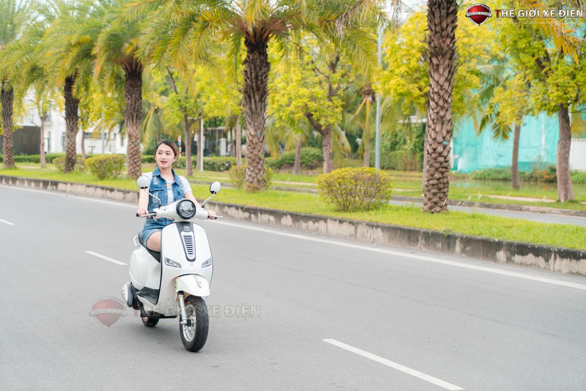 xe Vespa 50cc chạy xăng