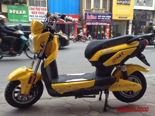 Xe điện Zoomer X5 màu vàng đời mới 2105