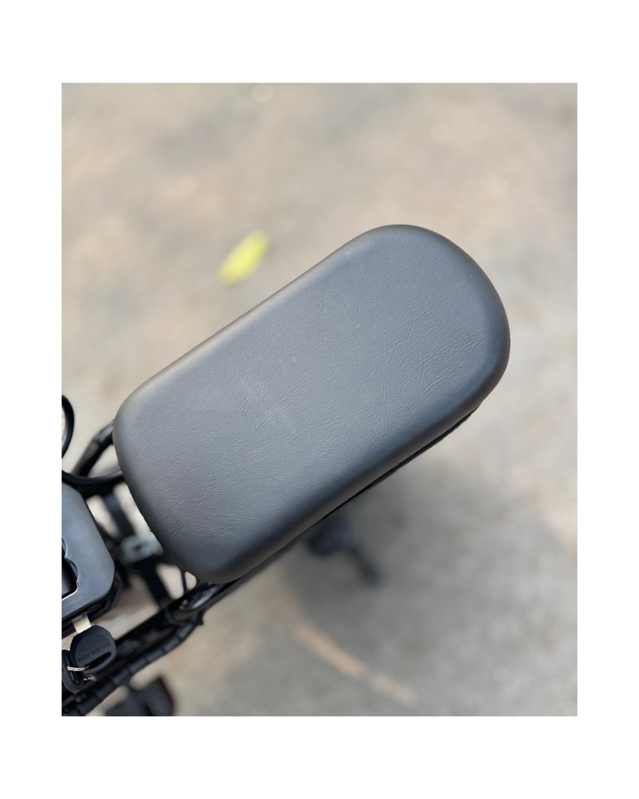 Yên xe êm ái, bọc vỏ cao cấp