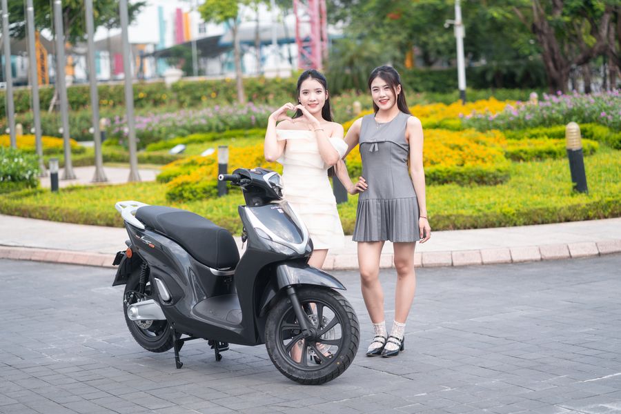 Xe xăng hay xe điện: Cuộc chiến định mệnh và bài toán khó của người Việt